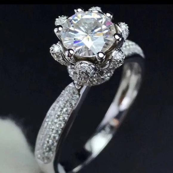 NEW 18k White Gold 3 Carat Floral Engagement Ring - Picture 8 of 9